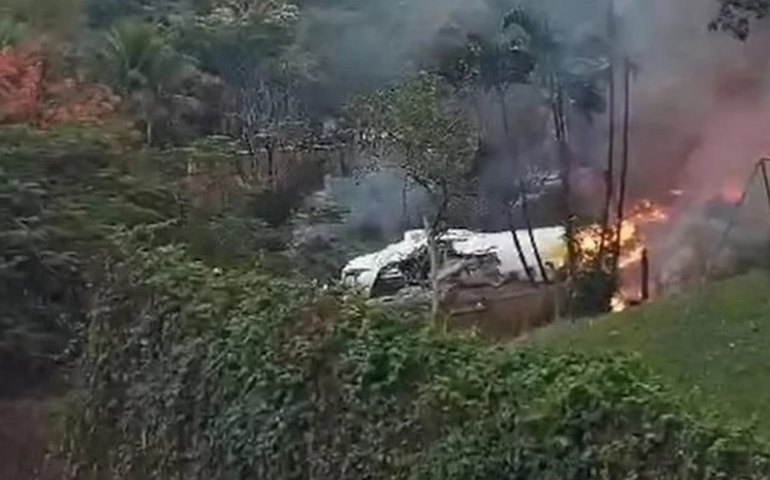 Acidente com avião da Voepass: corpos começam a ser retirados do local