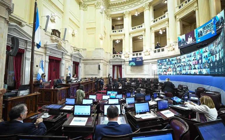 Dezenas de caixas com propaganda nazista são descobertas em porão da Suprema Corte argentina