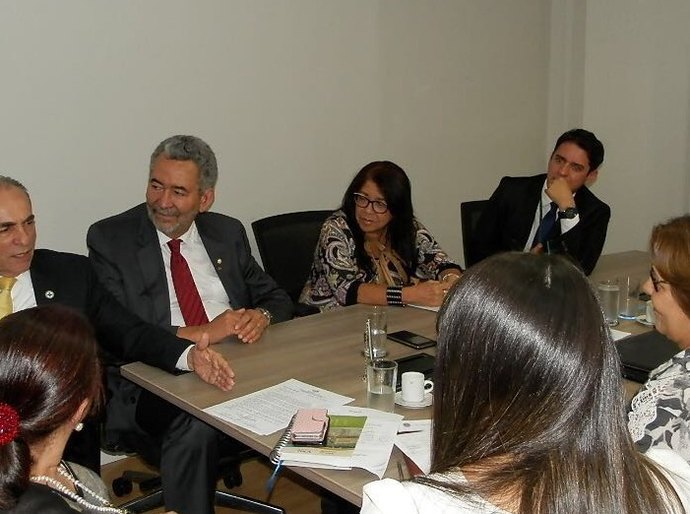 Célia consegue recomposição do teto para a Saúde em Arapiraca