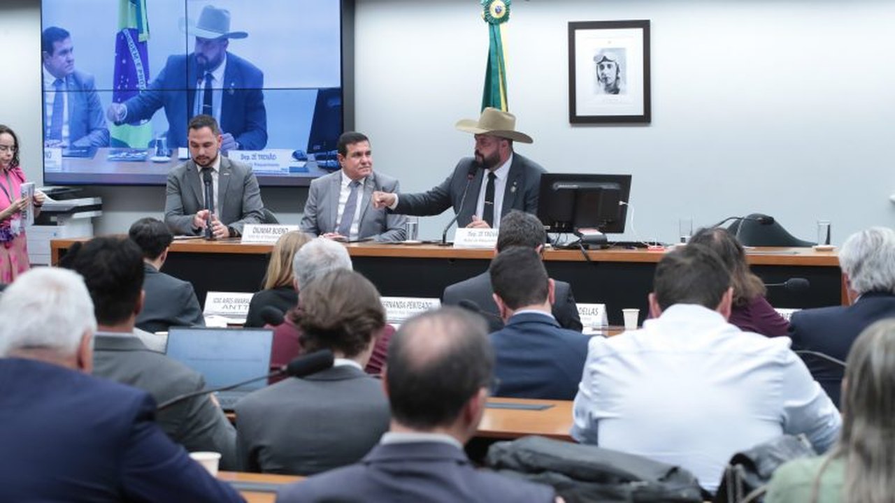 CNT destaca 15 deputados com potencial de atuação em pautas de transporte na próxima gestão