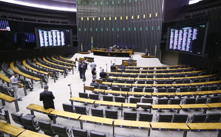 PL, Centrão e petistas dão aval a voto secreto na PEC da Blindagem