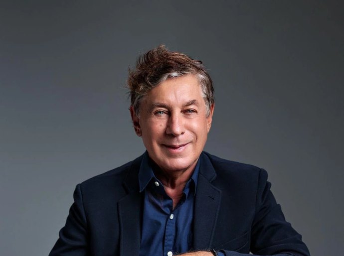 Flávio Venturini chega a Maceió com show que celebra 50 anos de carreira