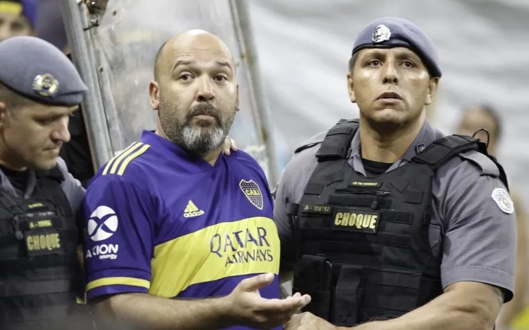 Boca é multado pela Conmebol por gesto racista de torcedor contra corintianos