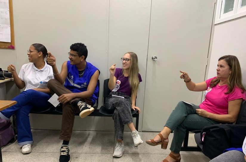 PET-Saúde Equidade Uncisal/Uneal promove oficina de Libras no Consultório na Rua