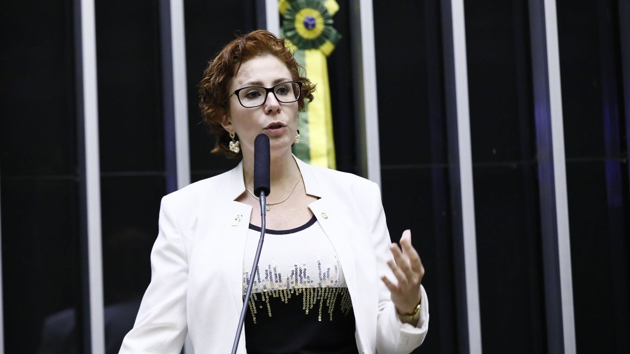 Câmara acata decisão do STF: Zambelli será licenciada e terá vencimentos bloqueados