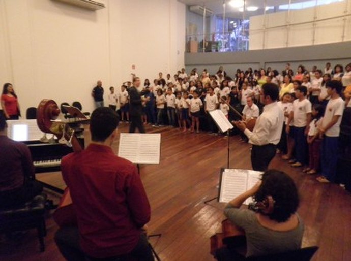 Tarde de música encanta crianças do Lar São Domingos