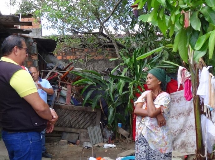 Slum flagra cinco toneladas de lixo em residência