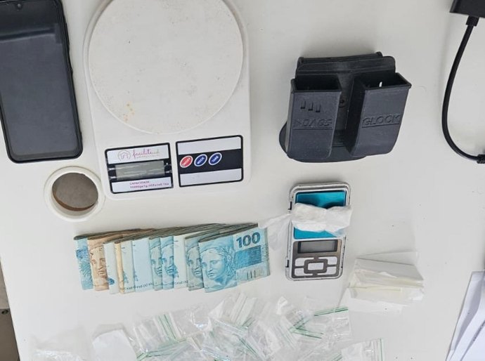 Polícia Militar deflagra Operação Bastida e apreende droga e R$ 11 mil em Penedo