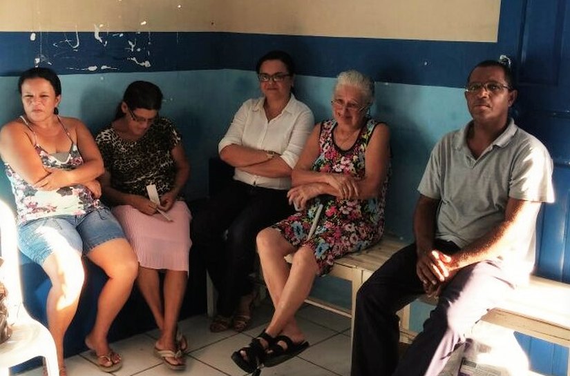 Secretária de Saúde se reúne com comunidade do Povoado Pedras