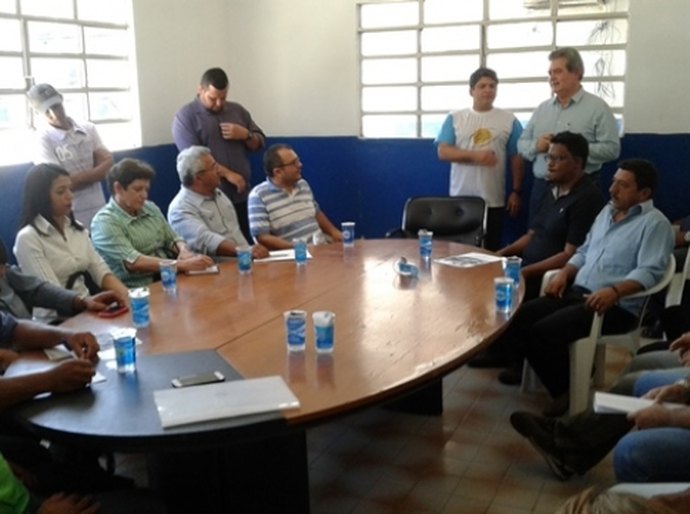 Seagri discute produção de leite com Cooperativa e prefeitos eleitos