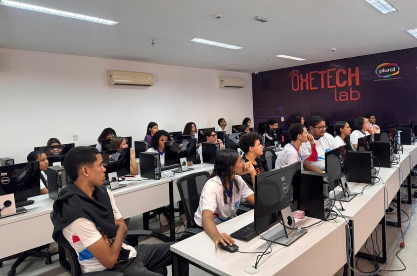 Secti promove workshop para alunos da Escola Estadual Pedro Teixeira em ação do OxeTech Itinerante