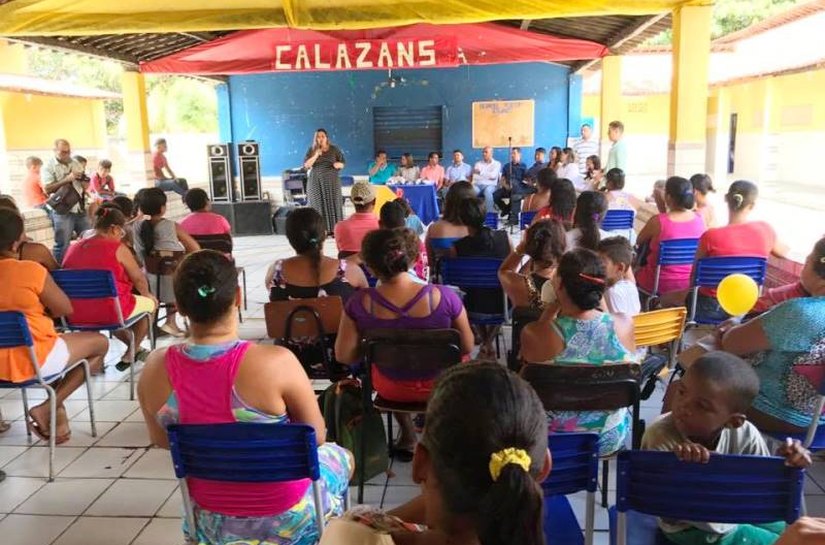 Prefeitura entrega cerca de mil pares de tênis a estudantes jequiaenses