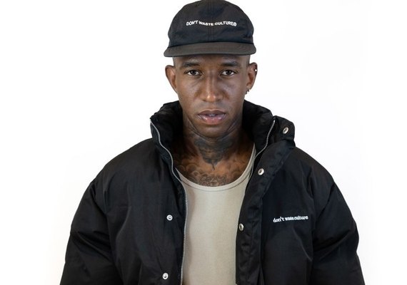 Talisca dentro de campo e Spark na música. Entenda essa unificação