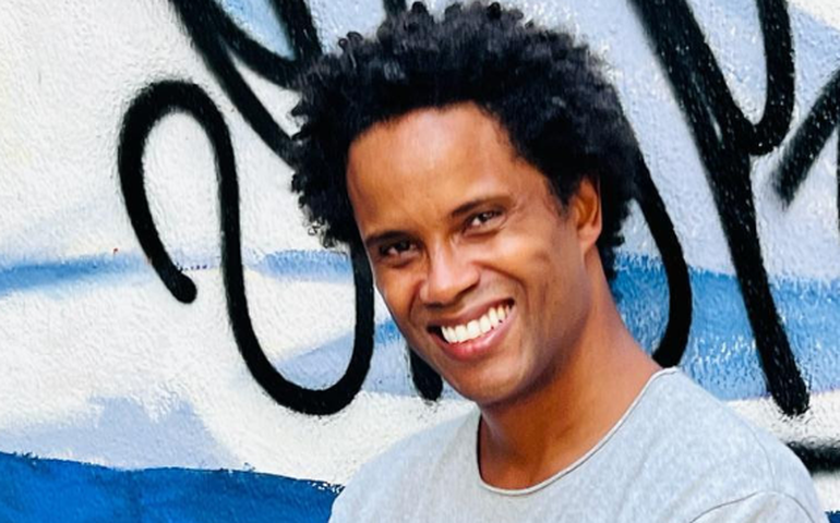 De galã de Malhação a político em Arcanjo Renegado, Alex Gomes celebra retorno à TV