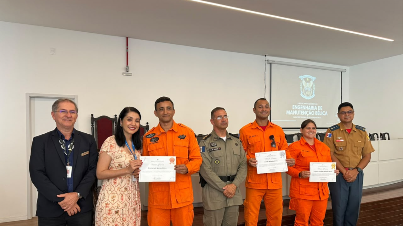 Corpo de Bombeiros participa de encerramento do curso de aperfeiçoamento em engenharia e manutenção bélica