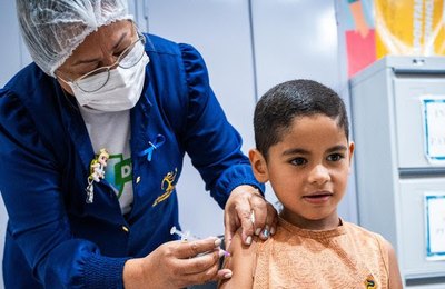 Alagoas avança na vacinação de crianças e adolescentes com mais de 18 mil doses aplicadas nas escolas