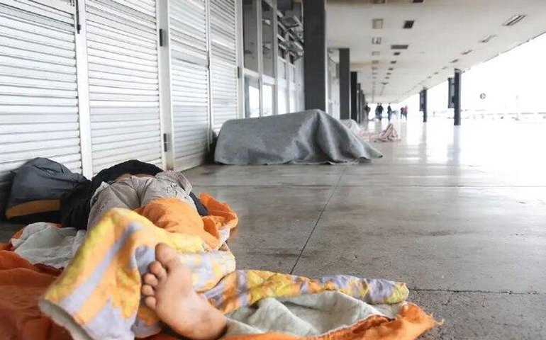 Brasil ultrapassa 358 mil pessoas em situação de rua, revela levantamento da UFMG