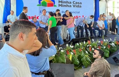 Prefeito Júlio Cezar participa da entrega de unidades habitacionais do Minha Casa, Minha Vida em Maceió