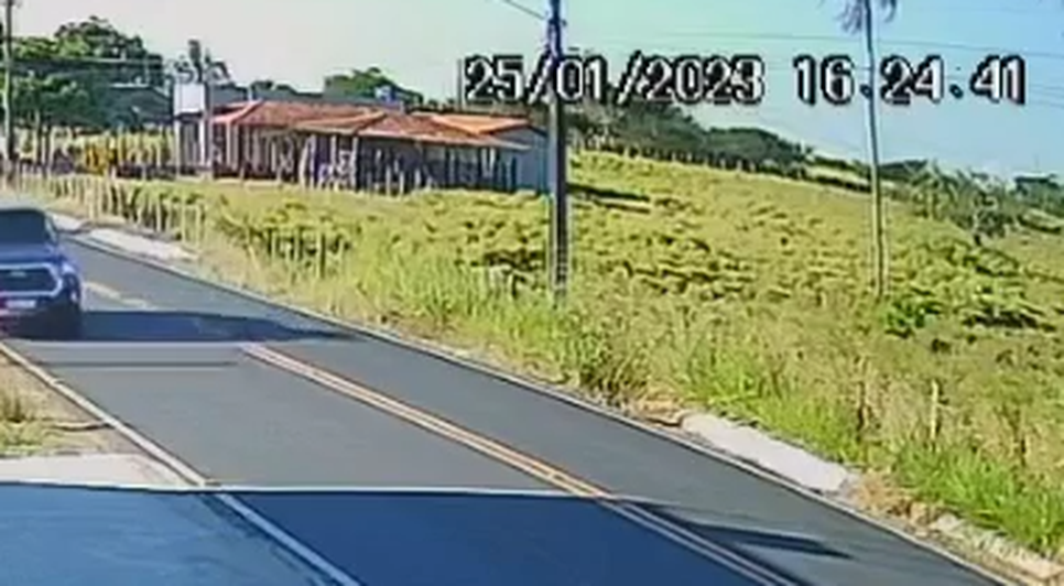 Mulher é atropelada enquanto caminhava às margens da Rodovia SE-255