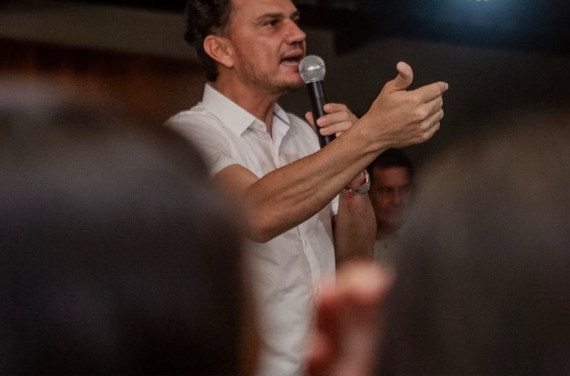 Em Penedo, Marcos Beltrão reúne amigos e a população no 1º encontro marcado por diálogo direto com a população