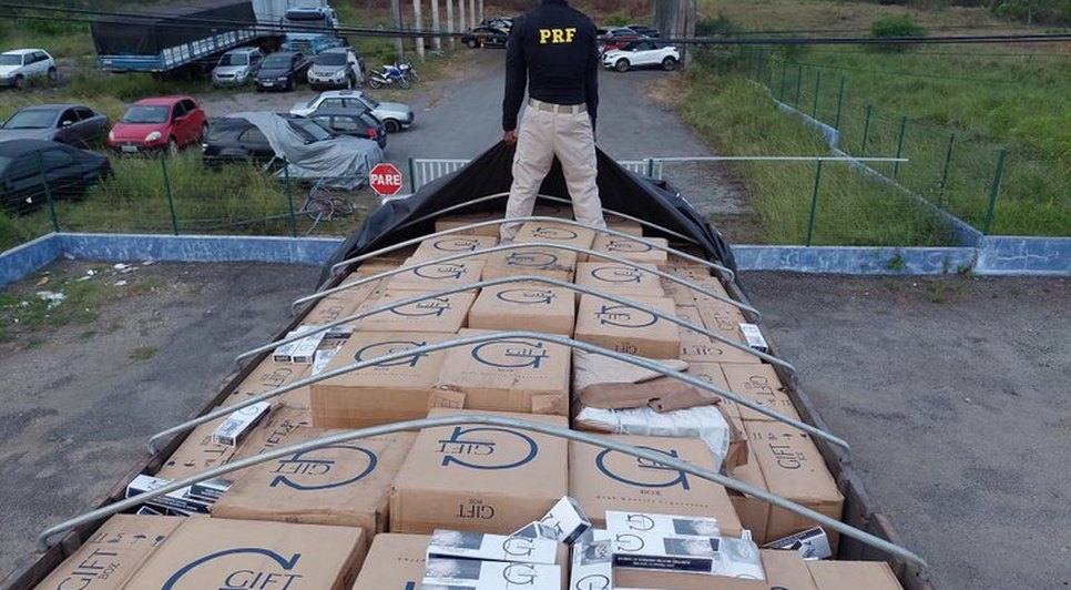 Carga contrabandeada com 280 mil maços de cigarros é apreendida pela PRF em Sergipe / Foto: Foto: PRF/SE