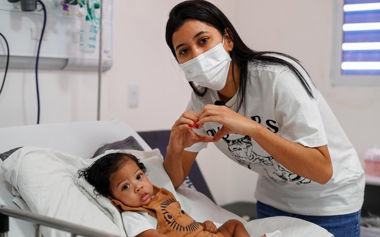 Após três meses de internação, bebê de 7 meses recebe alta do Hospital da Criança de Alagoas