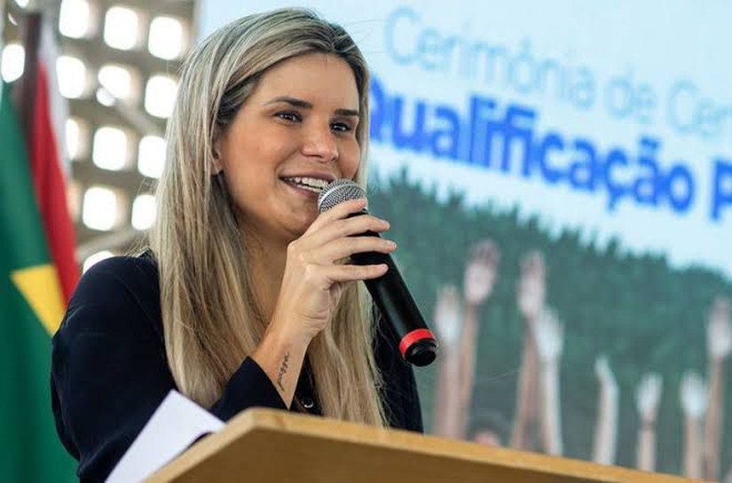 Prefeita Ceci anuncia reajuste de 8% para os servidores efetivos e contratados da educação