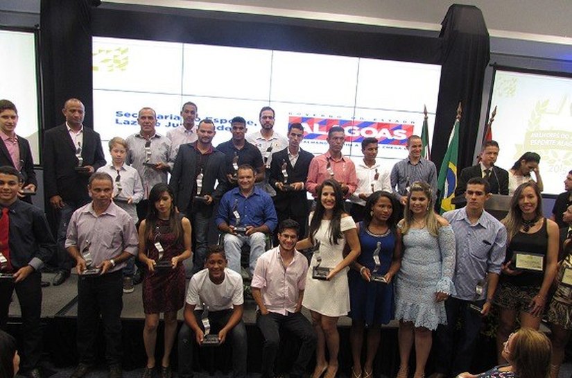 Em noite de festa, secretaria premia melhores do esporte alagoano