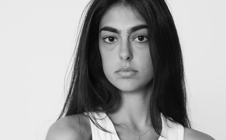 Filha de Eduardo Moscovis, Sofia Richard ganha elogios do pai ao posar para fotógrafo fashion badalado