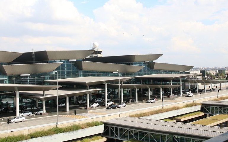 Guarulhos tenta resolver superlotação de cargas sob pressão da Justiça e de importadores