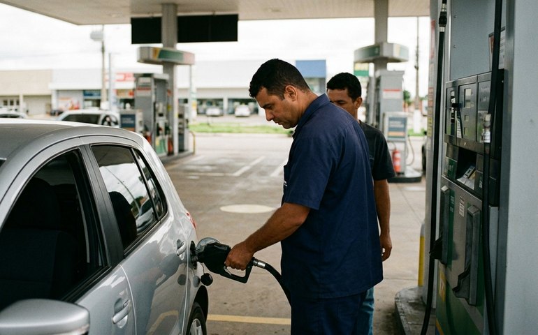 Governo prepara corte de PIS/Cofins sobre gasolina para conter alta do petróleo na bomba