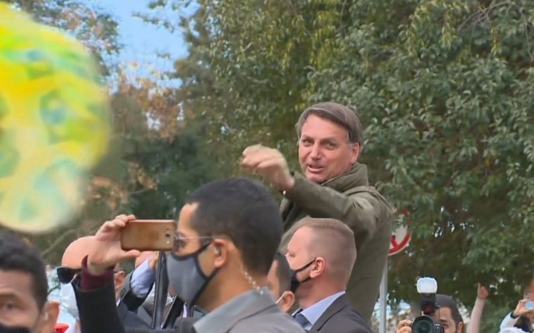 Visita de Bolsonaro provoca aglomeração em Bagé, no RS