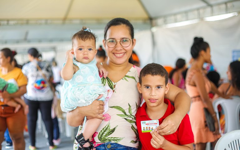 Secretaria da Primeira Infância lança programa para qualificação e geração de renda a famílias do CRIA