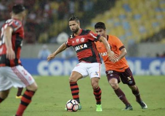 Novo líder: Flamengo começa bem, segura pressão e vence o Atlético-PR