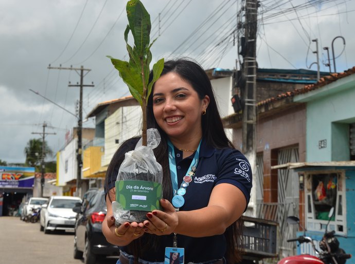 Agreste Saneamento celebra o Dia da Árvore com entrega de mudas frutíferas no município de Campo Grande