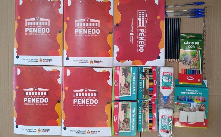 Prefeitura de Penedo inicia a distribuição de material escolar para estudantes da rede municipal