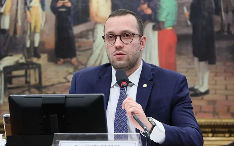 Líder da oposição quer lista de presentes recebidos por Lula e Janja em viagens