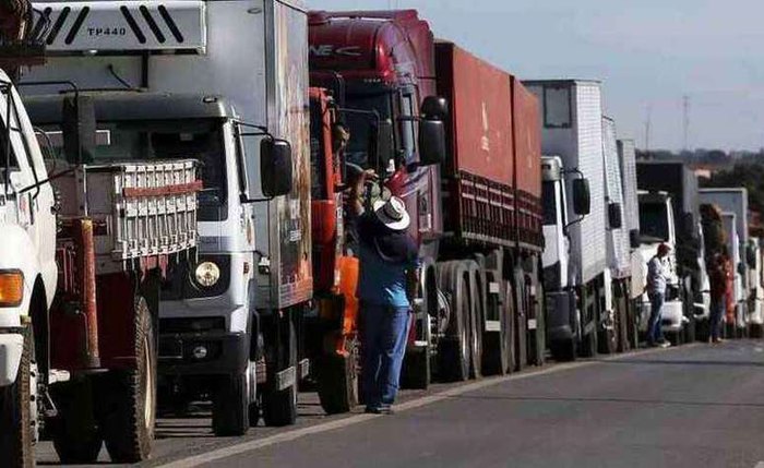 Nova greve dos caminhoneiros deve acontecer no fim de abril