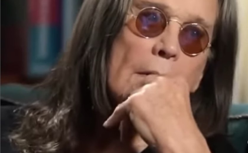 Ozzy Osbourne estrela comercial de novo uniforme do Aston Villa; assista