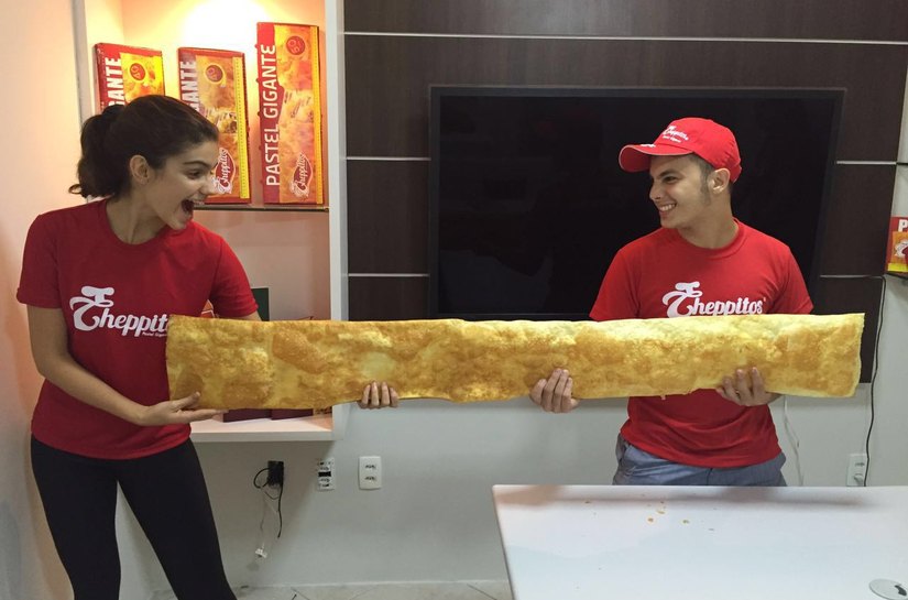Rede de fast food promete fazer pastel gigante para quebrar recorde