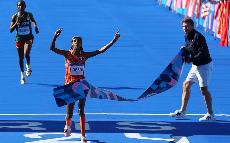 Sifan Hassan vence maratona com recorde olímpico em Paris e repete feito de Zatopek de 72 anos