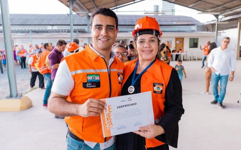 Prefeito JHC entrega certificados para integrantes dos Nudecs e destaca empenho em salvar vidas