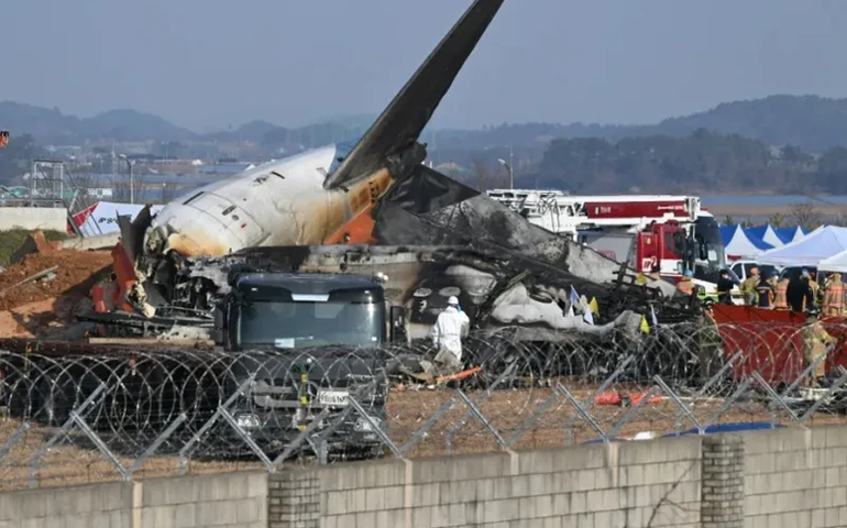 Investigação aponta que pilotos desligaram o motor errado em acidente aéreo na Coreia do Sul