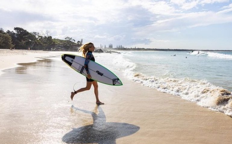 Oito vezes campeã mundial de surfe, Stephanie Gilmore anuncia ano sabático