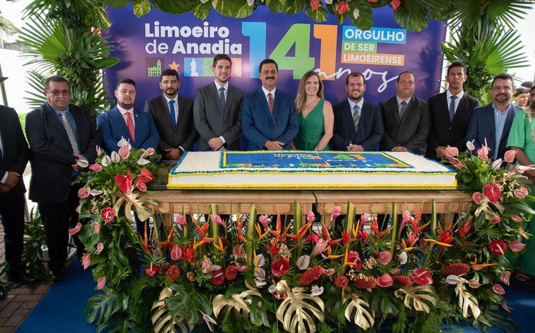 Marlan Ferreira celebra os 141 anos de emancipação política entregando obras à população limoeirense