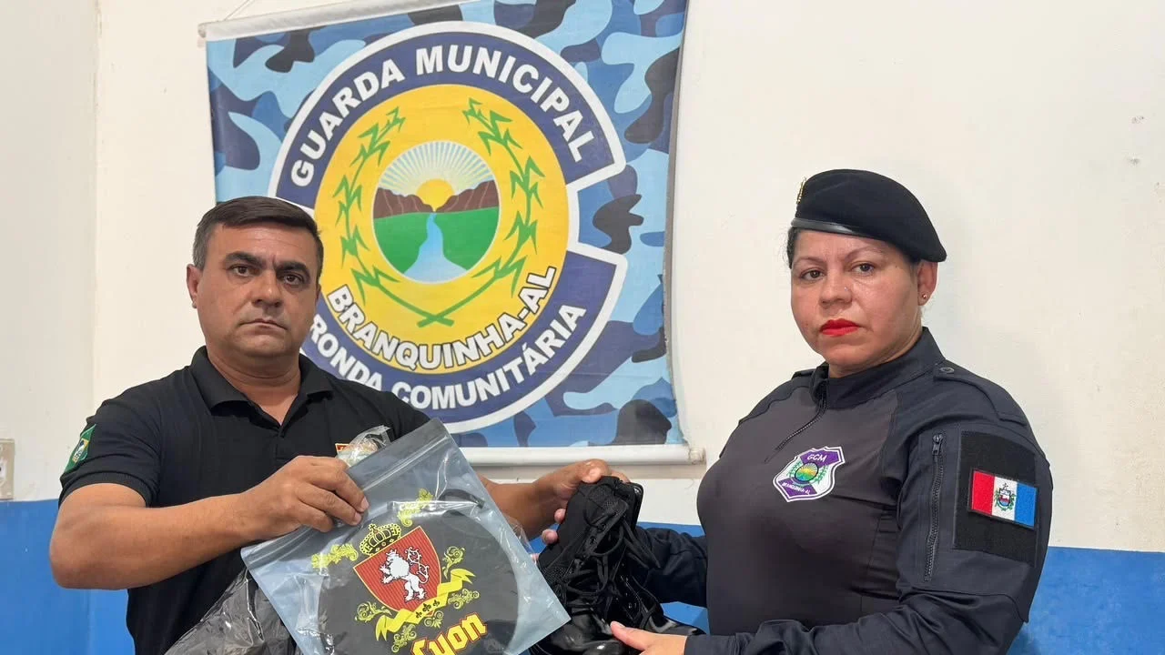 Prefeitura de Branquinha reforça estrutura da Guarda Municipal com entrega de novos fardamentos