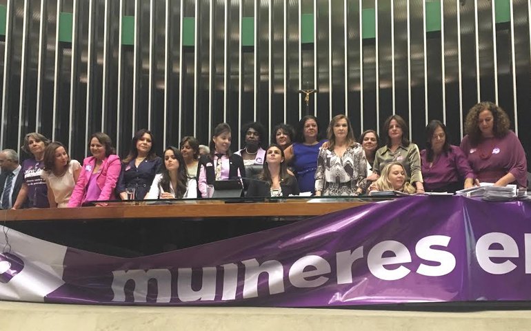 Rosinha da Adefal vai apresentar nova emenda à PEC da Reforma da Previdência para proteger as mulheres