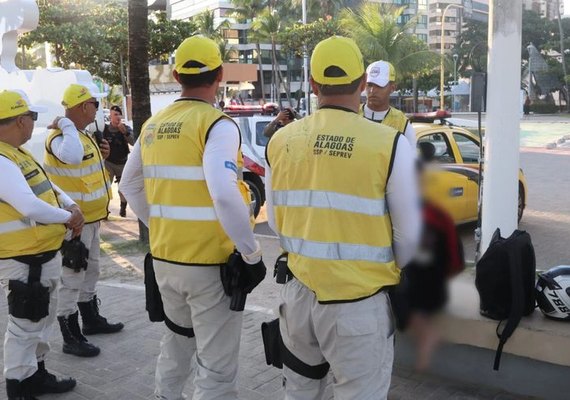 Jovem sob efeito de drogas desacata guarnição é levado à delegacia
