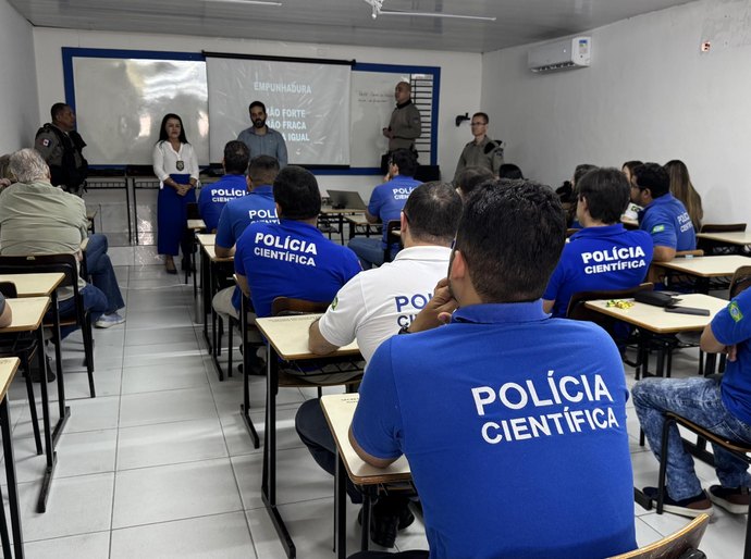 Peritos médicos legais e odontolegistas participam de instrução de tiro