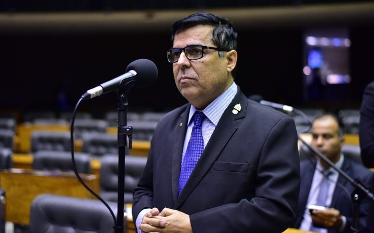 Projeto obriga varas da infância e juventude a oferecerem programas de apadrinhamento